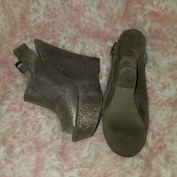 Shoes - Picture 3 of 3